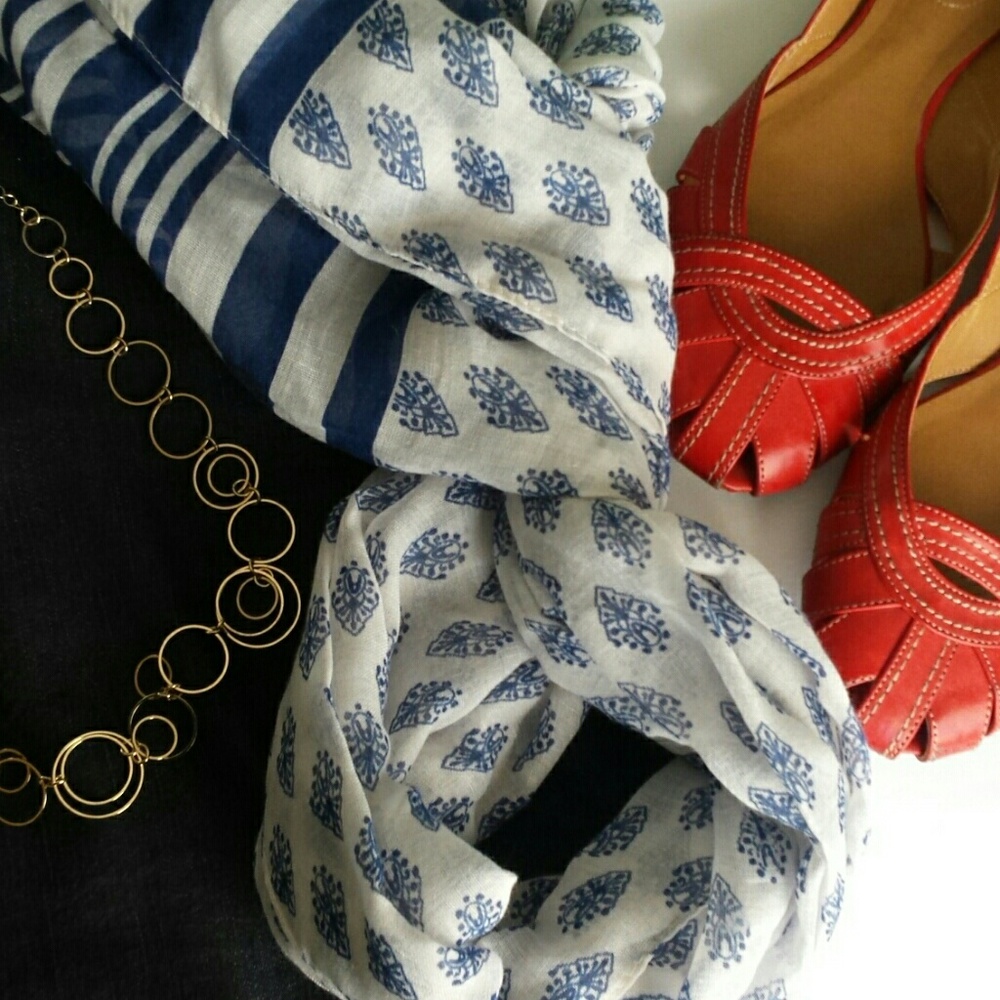 BLUE AND WHITE INFINITY SCARF